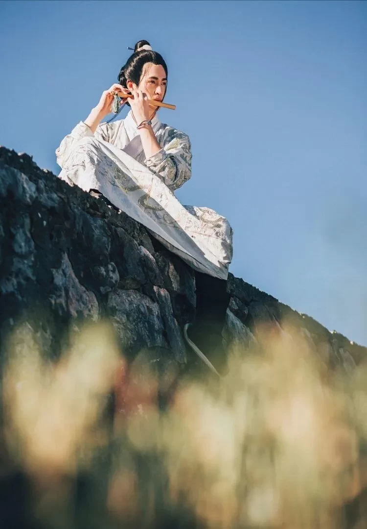 81年版聚散两依依插曲钟镇涛唱的,第一句是不要让我那么恐惧_聚散两依依讲的什么 81年版聚散两依依插曲钟镇涛唱的,第一句是不要让我那么恐惧_聚散两依依讲的什么