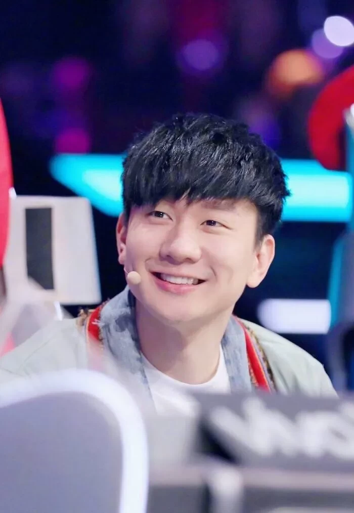 开始是电话铃声，女生唱的发音是“萨拉昂噶公马来不噶”的，昂的手机铃声下载 - 苹果DJ站